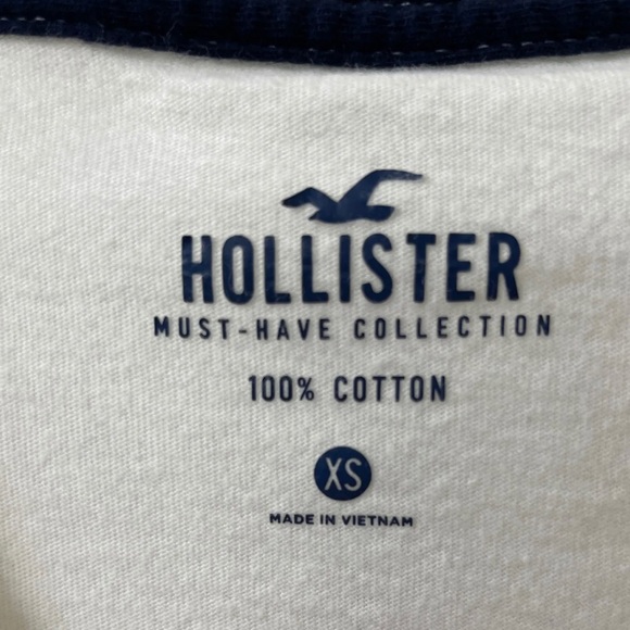 Hollister t-shirt (Size XS) - Picture 4 of 4